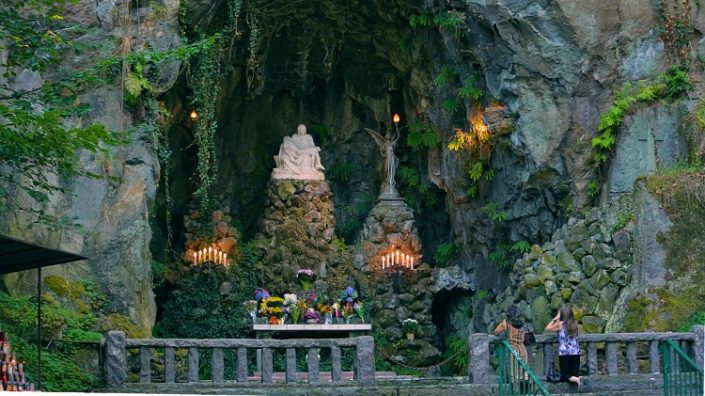 HolyDoor.The Grotto.PortlandOR.AnnaAshenberner.PCI